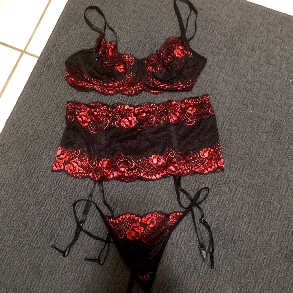 AvidLove Lingerie Set